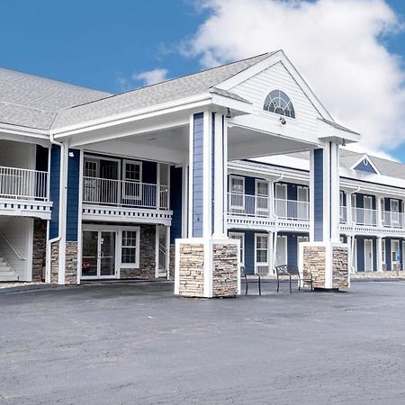 Hilltop Inn & Suites, Near Foxwoods Casino North Stonington Bagian luar foto