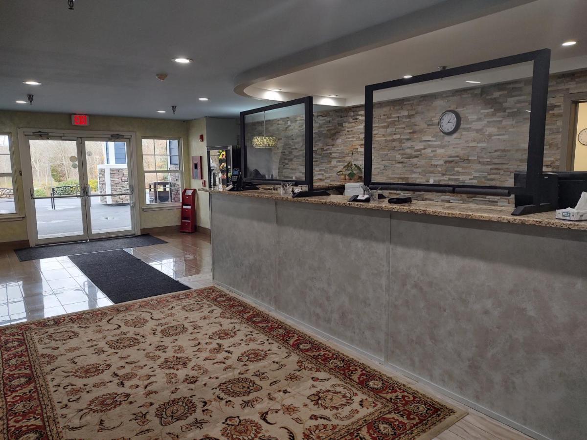 Hilltop Inn & Suites, Near Foxwoods Casino North Stonington Bagian luar foto