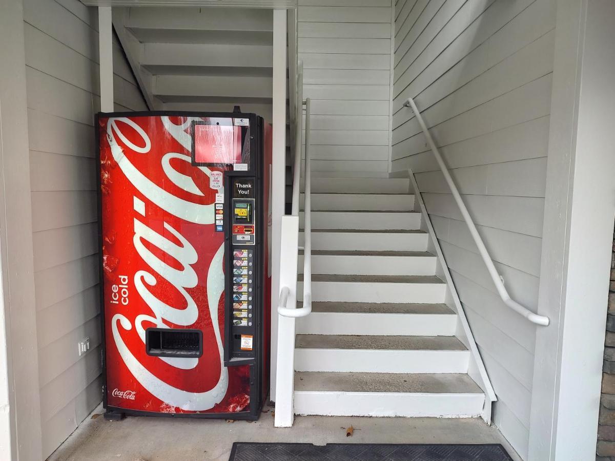 Hilltop Inn & Suites, Near Foxwoods Casino North Stonington Bagian luar foto