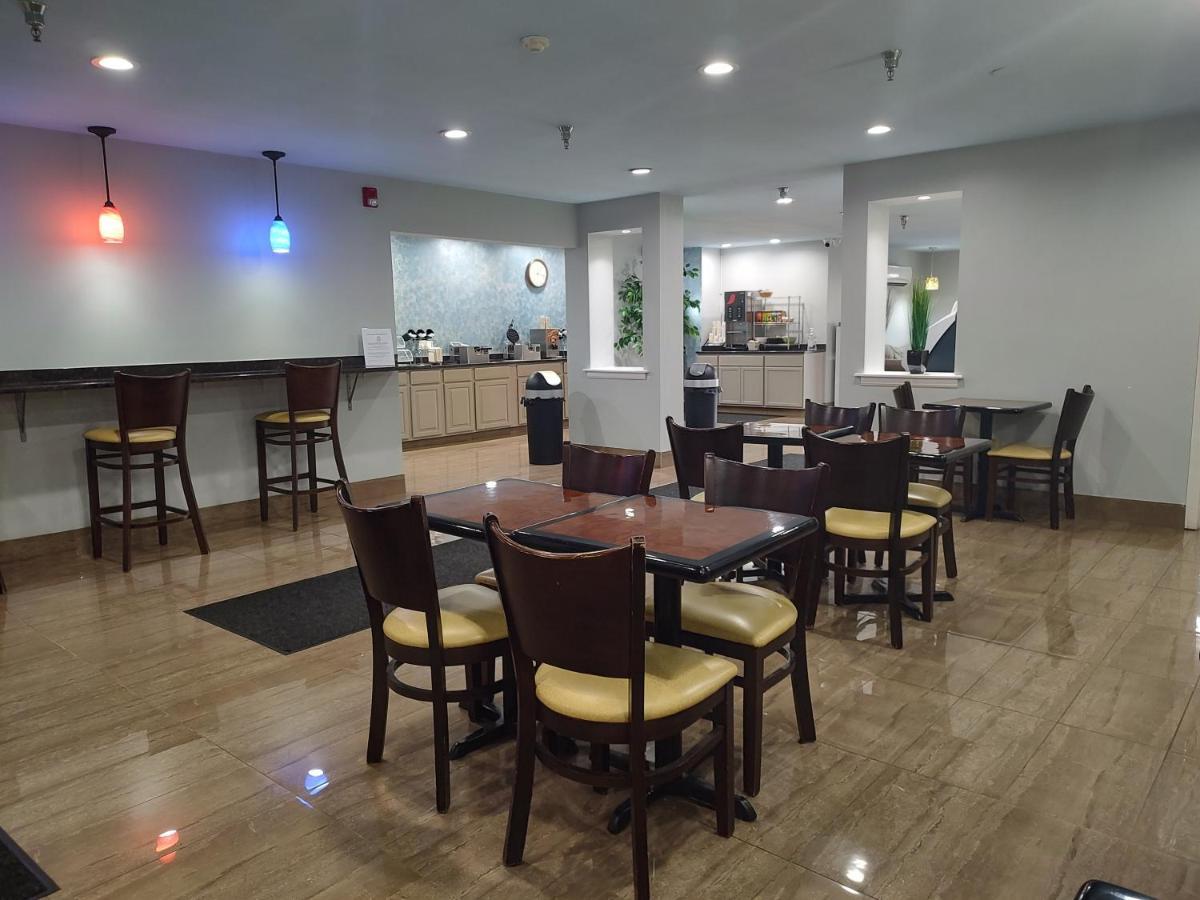 Hilltop Inn & Suites, Near Foxwoods Casino North Stonington Bagian luar foto