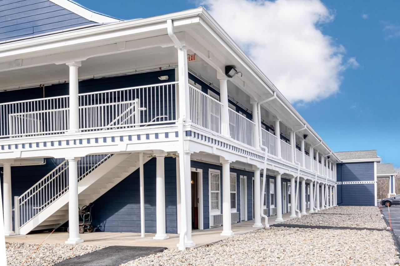Hilltop Inn & Suites, Near Foxwoods Casino North Stonington Bagian luar foto