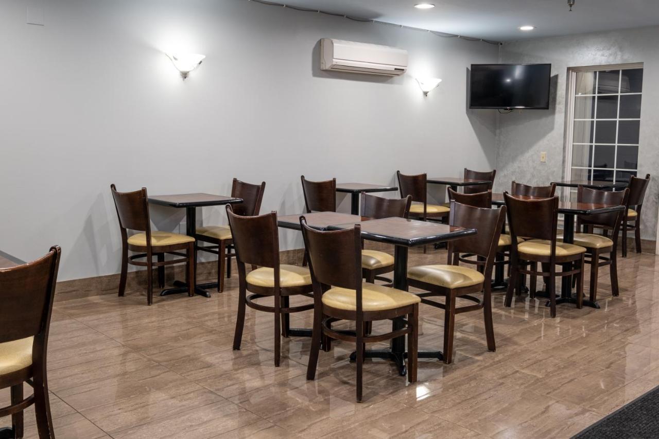 Hilltop Inn & Suites, Near Foxwoods Casino North Stonington Bagian luar foto