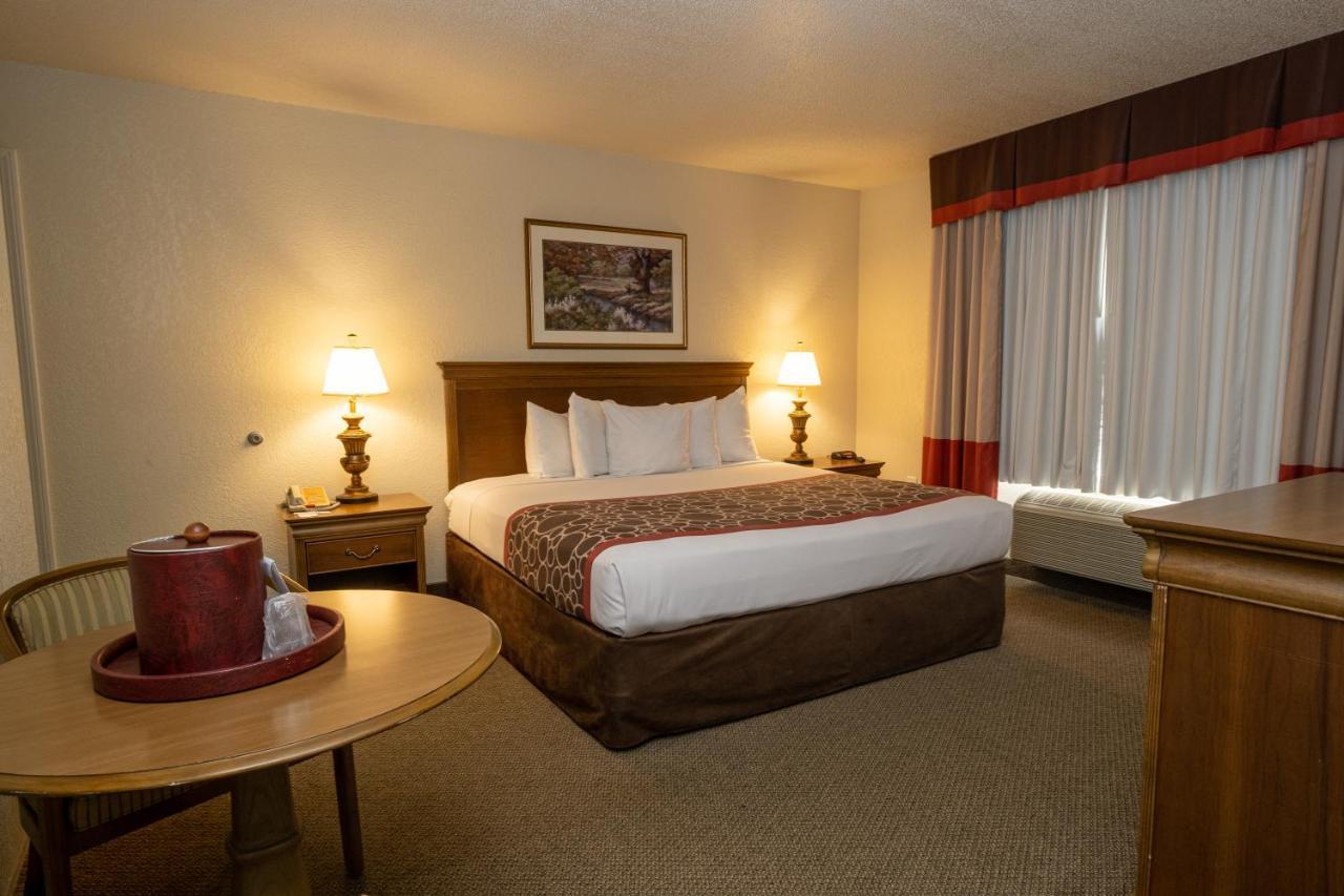 Hilltop Inn & Suites, Near Foxwoods Casino North Stonington Bagian luar foto