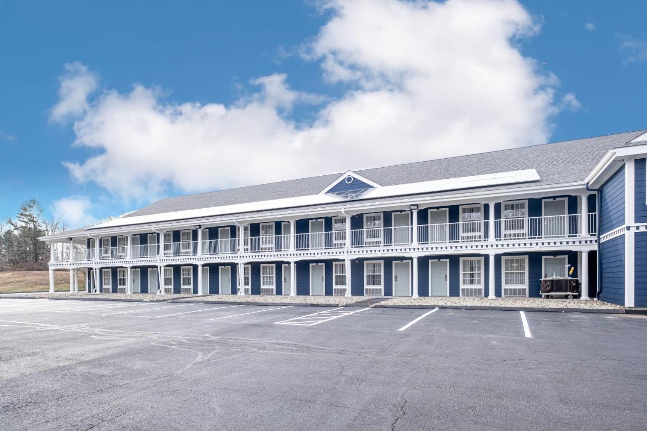 Hilltop Inn & Suites, Near Foxwoods Casino North Stonington Bagian luar foto