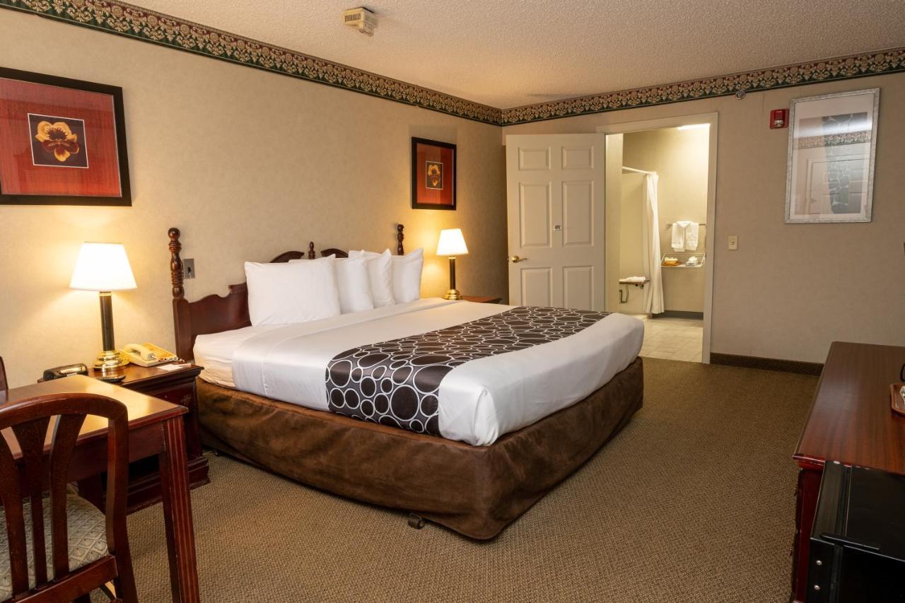 Hilltop Inn & Suites, Near Foxwoods Casino North Stonington Bagian luar foto