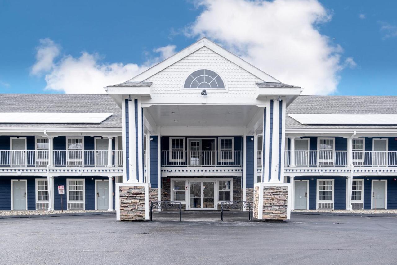 Hilltop Inn & Suites, Near Foxwoods Casino North Stonington Bagian luar foto