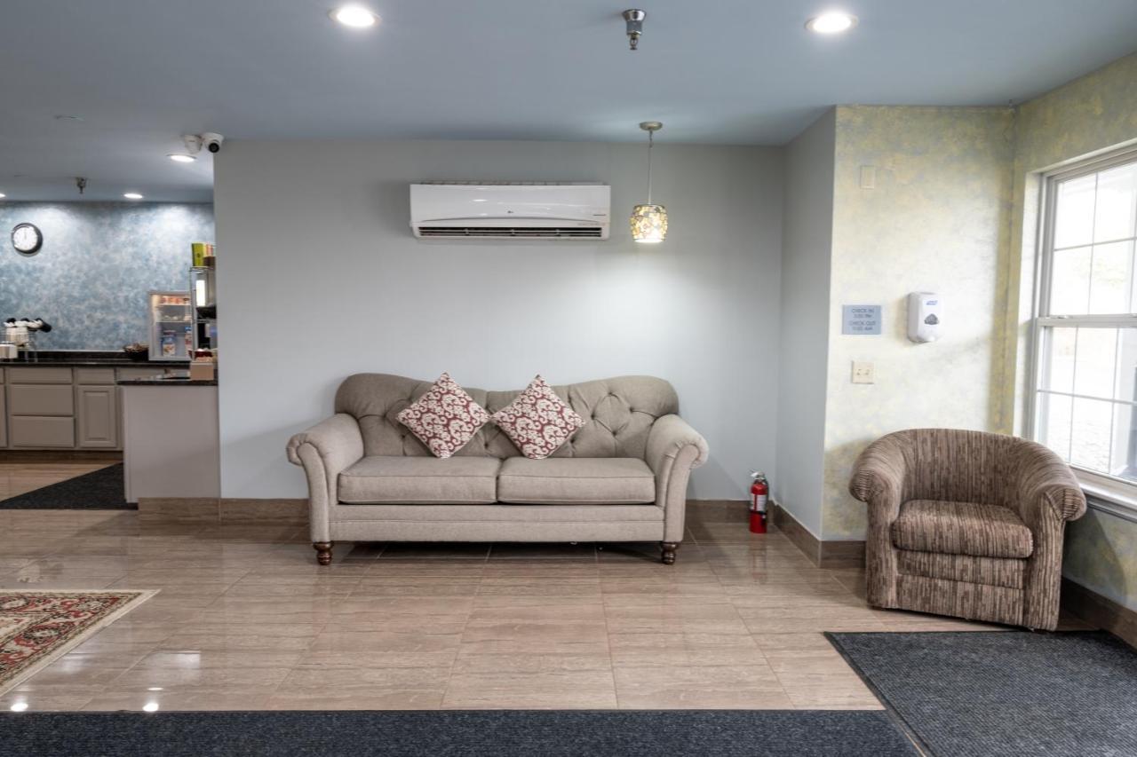 Hilltop Inn & Suites, Near Foxwoods Casino North Stonington Bagian luar foto