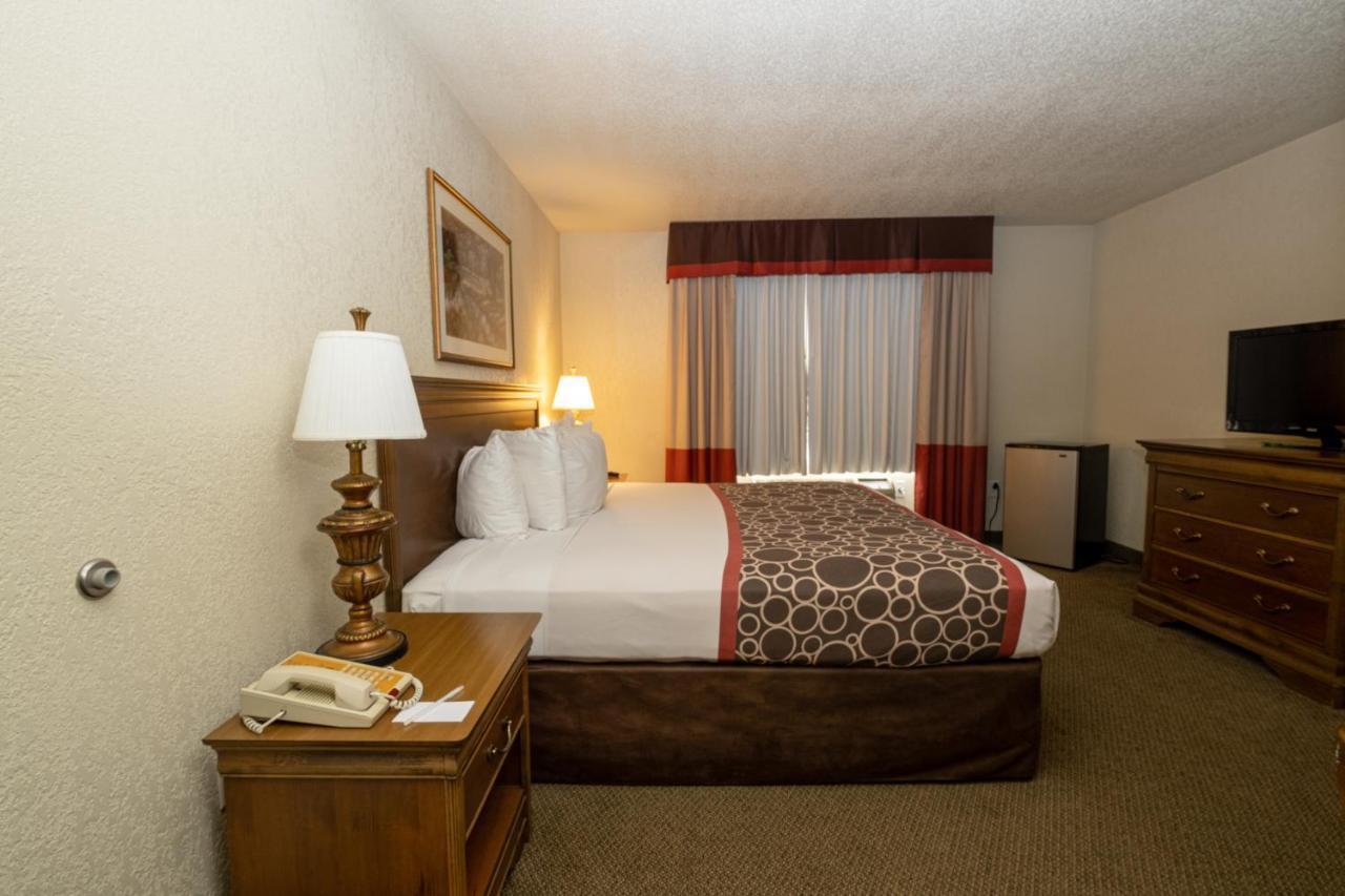 Hilltop Inn & Suites, Near Foxwoods Casino North Stonington Bagian luar foto