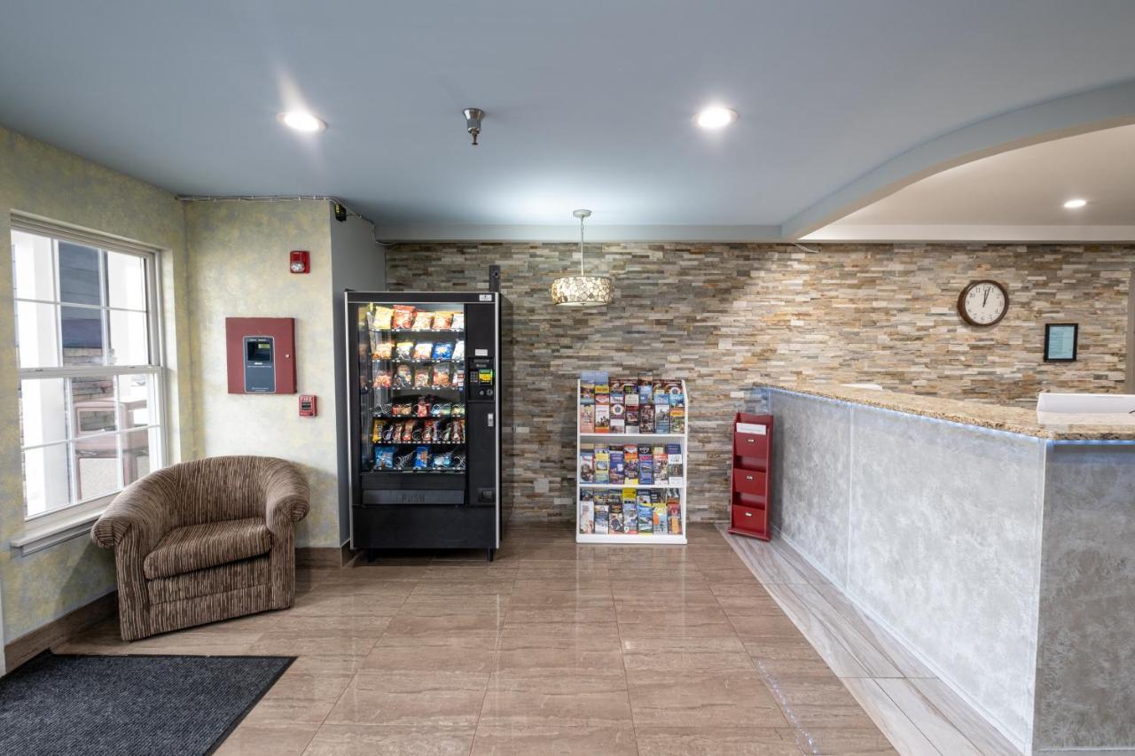 Hilltop Inn & Suites, Near Foxwoods Casino North Stonington Bagian luar foto