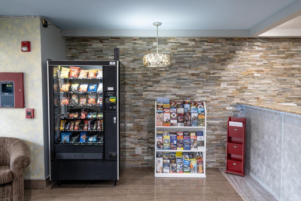 Hilltop Inn & Suites, Near Foxwoods Casino North Stonington Bagian luar foto