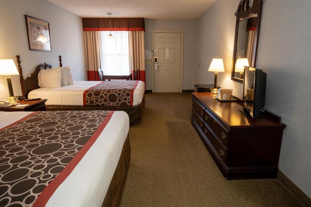 Hilltop Inn & Suites, Near Foxwoods Casino North Stonington Bagian luar foto