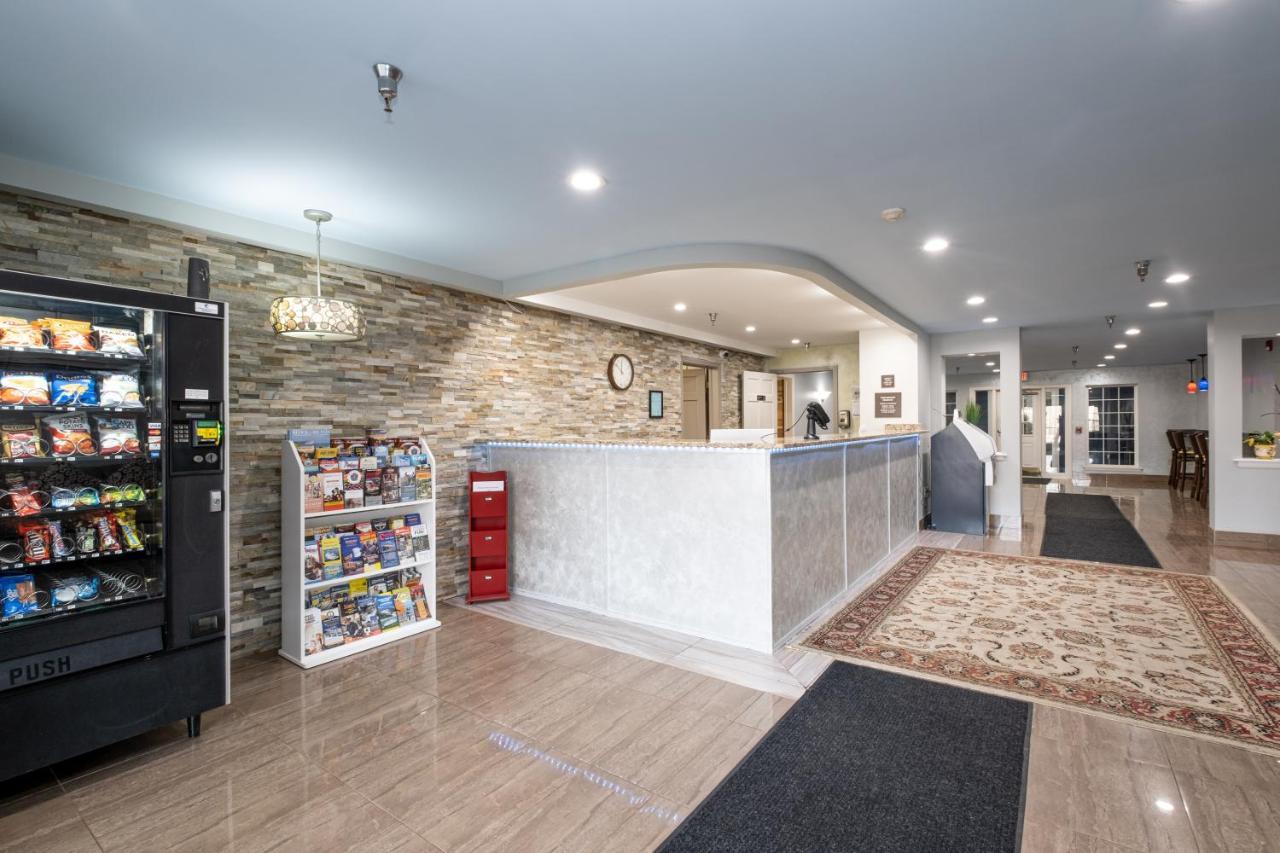 Hilltop Inn & Suites, Near Foxwoods Casino North Stonington Bagian luar foto