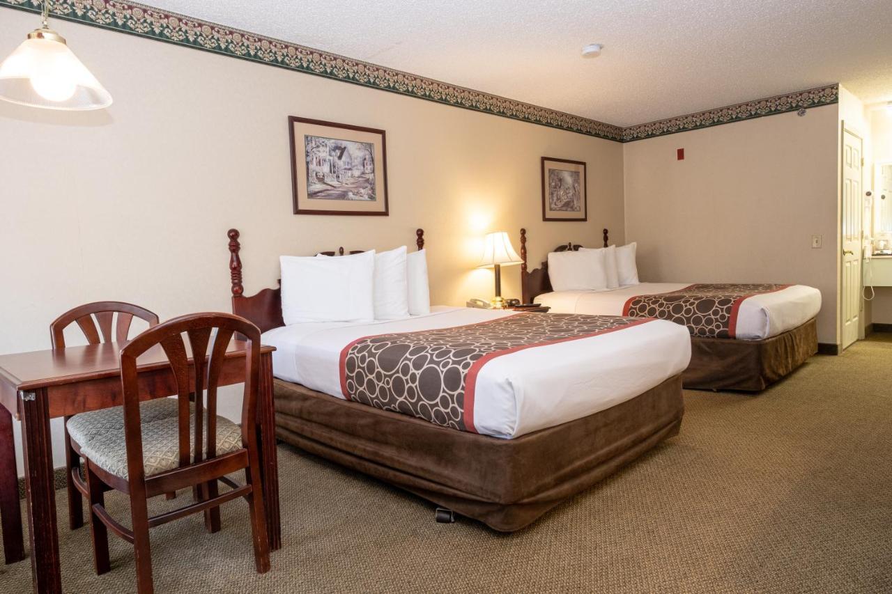 Hilltop Inn & Suites, Near Foxwoods Casino North Stonington Bagian luar foto
