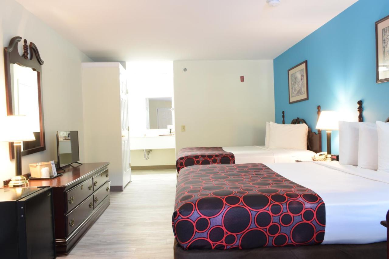 Hilltop Inn & Suites, Near Foxwoods Casino North Stonington Bagian luar foto
