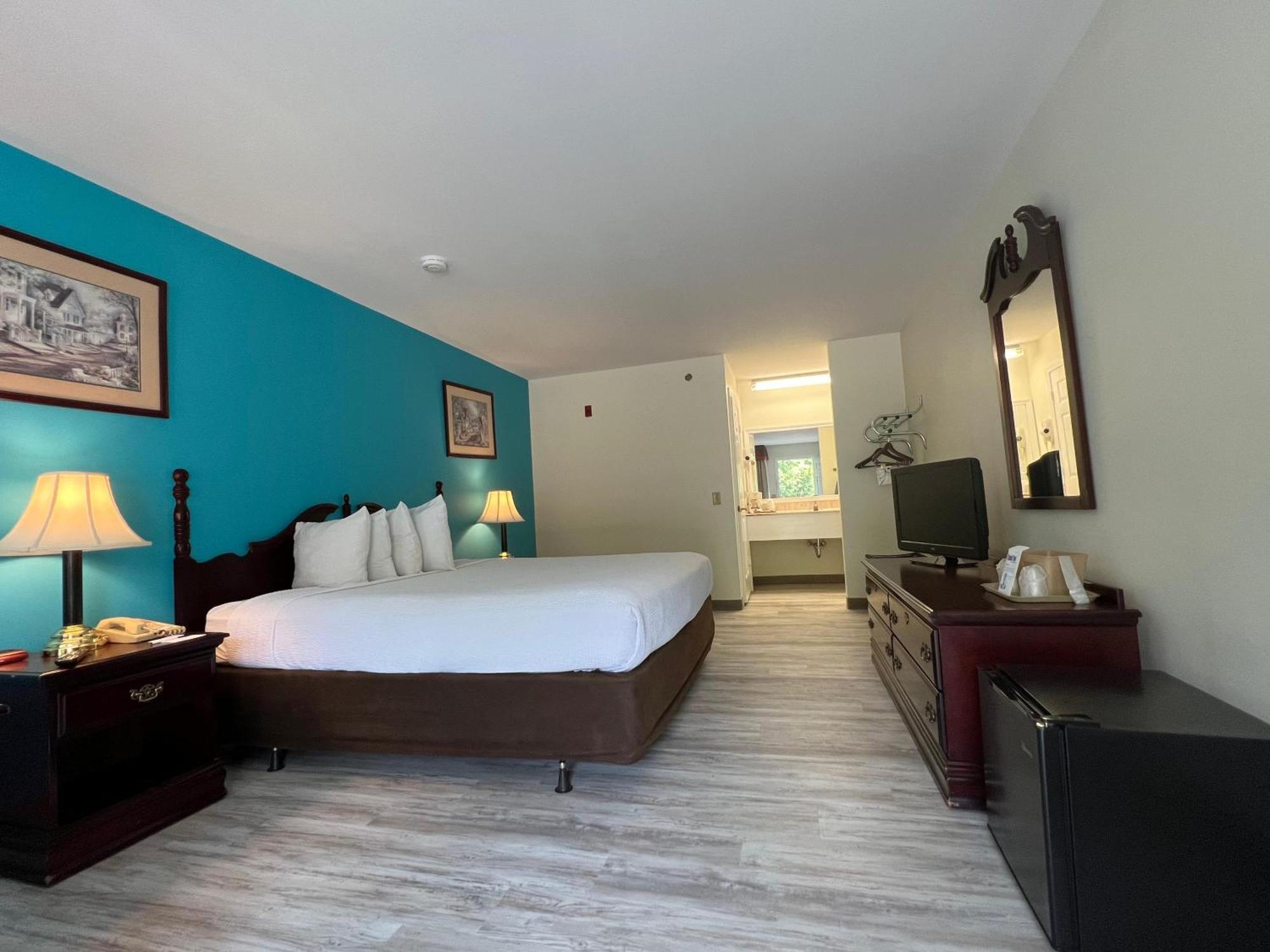 Hilltop Inn & Suites, Near Foxwoods Casino North Stonington Bagian luar foto