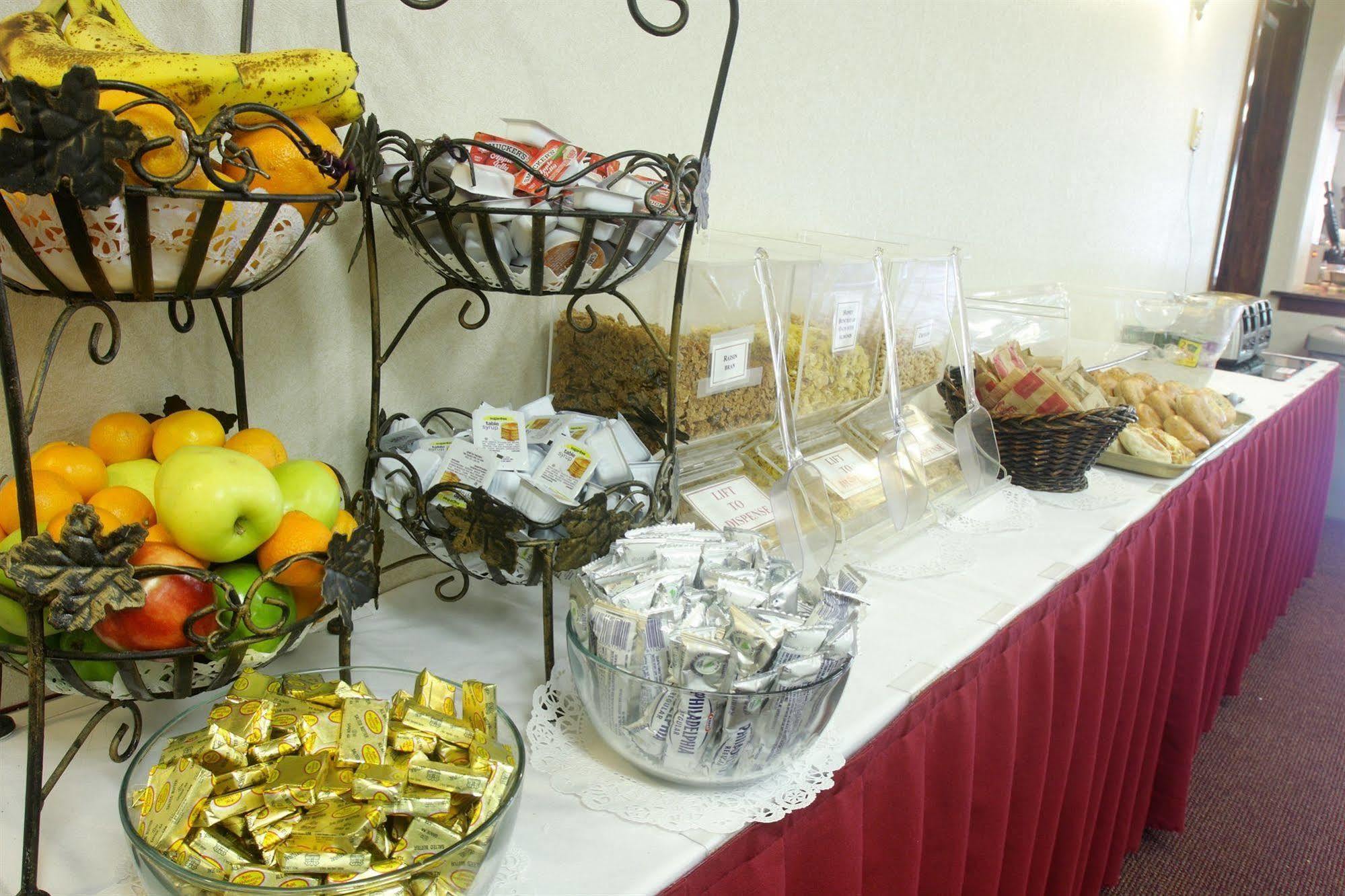 Hilltop Inn & Suites, Near Foxwoods Casino North Stonington Bagian luar foto